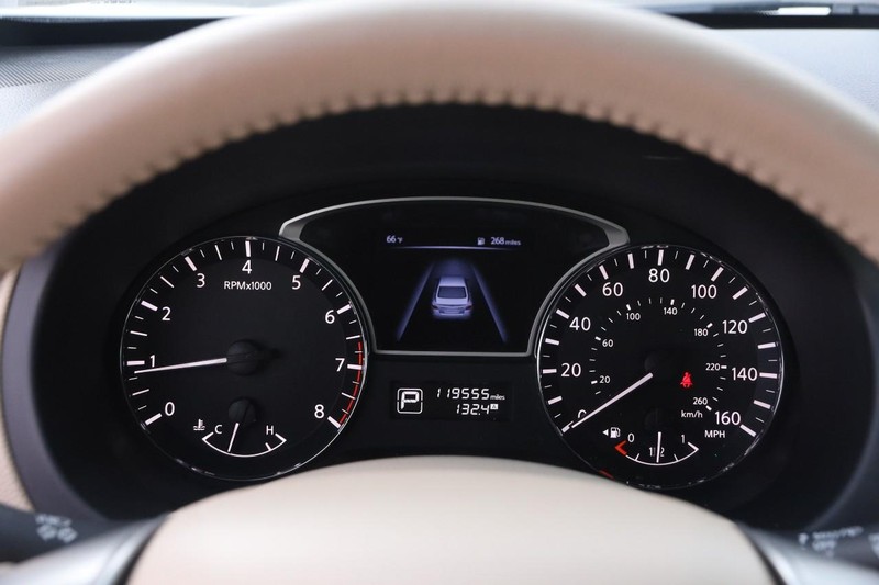 Nissan Altima Vehicle Image 13