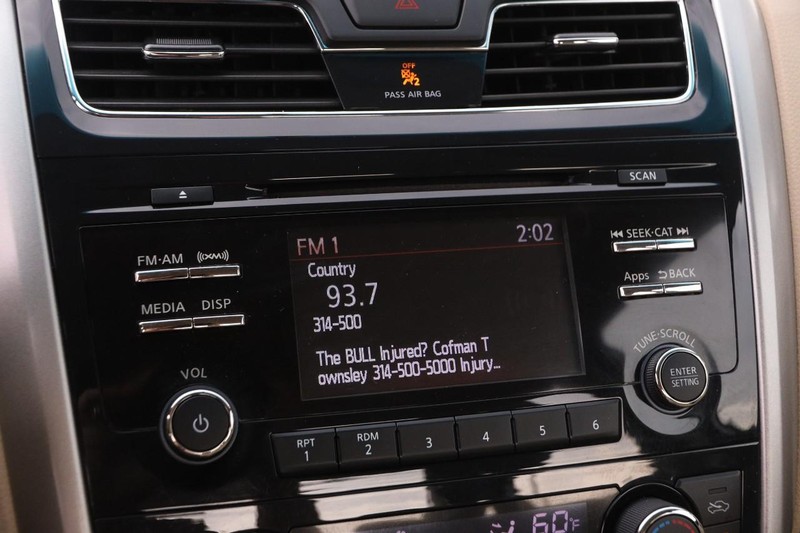 Nissan Altima Vehicle Image 15