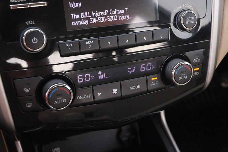 Nissan Altima Vehicle Image 17