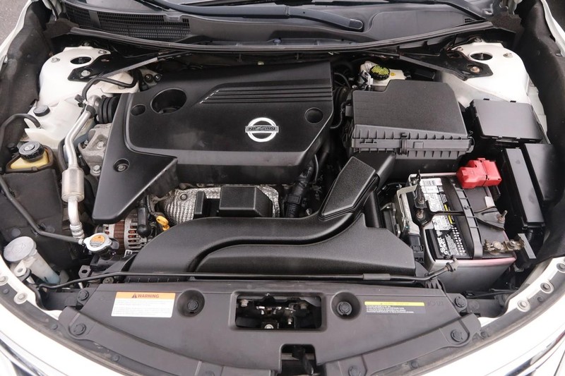 Nissan Altima Vehicle Image 25