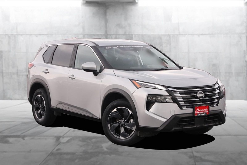 Nissan Rogue Vehicle Image 02