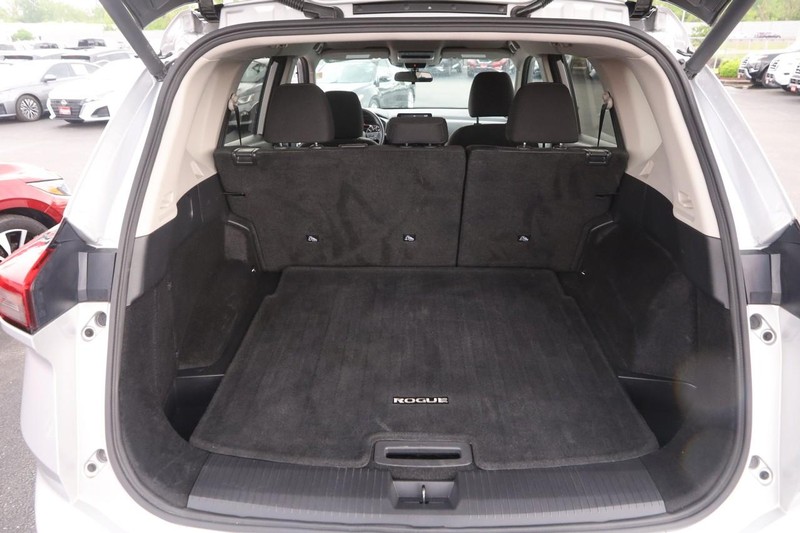 Nissan Rogue Vehicle Image 07
