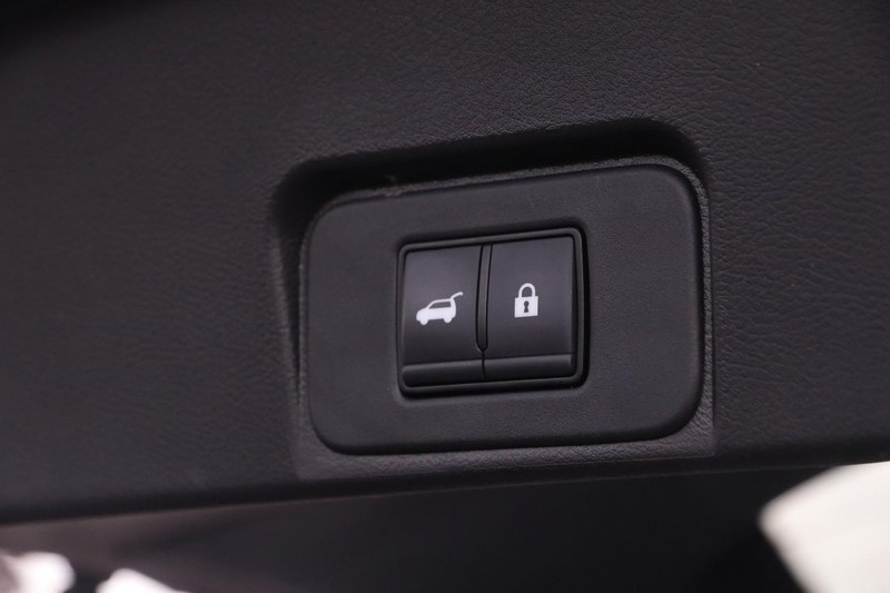 Nissan Rogue Vehicle Image 08