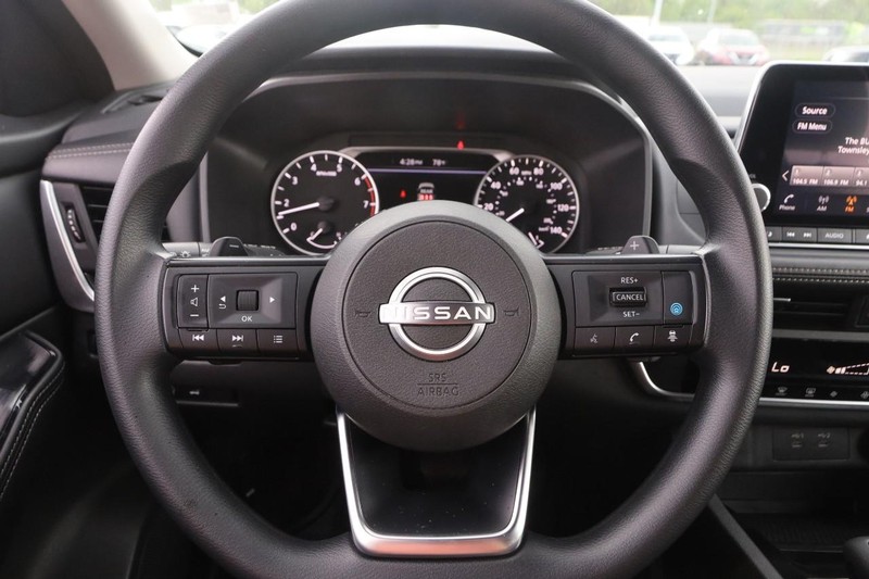 Nissan Rogue Vehicle Image 11