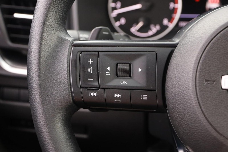 Nissan Rogue Vehicle Image 12