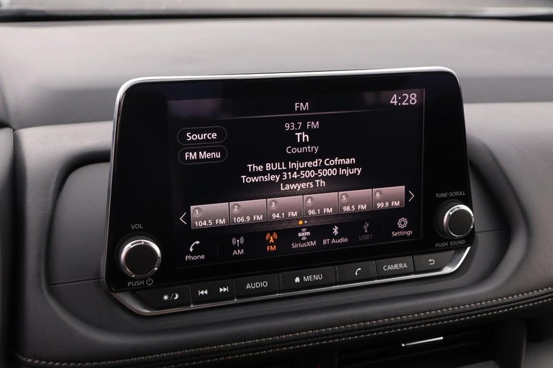 Nissan Rogue Vehicle Image 15