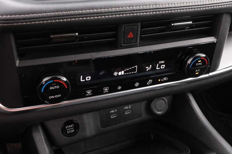 Nissan Rogue Vehicle Image 17