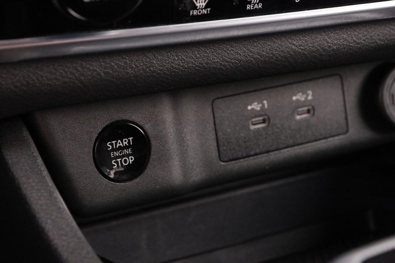 Nissan Rogue Vehicle Image 18