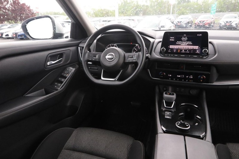Nissan Rogue Vehicle Image 21