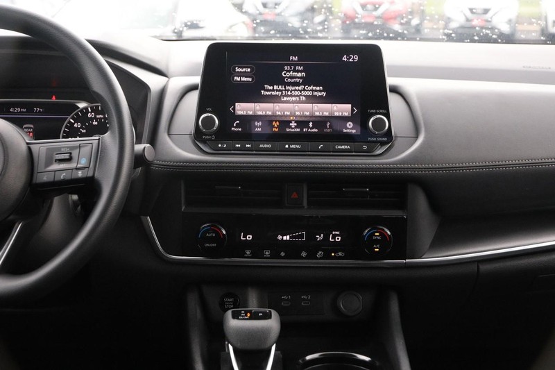 Nissan Rogue Vehicle Image 23