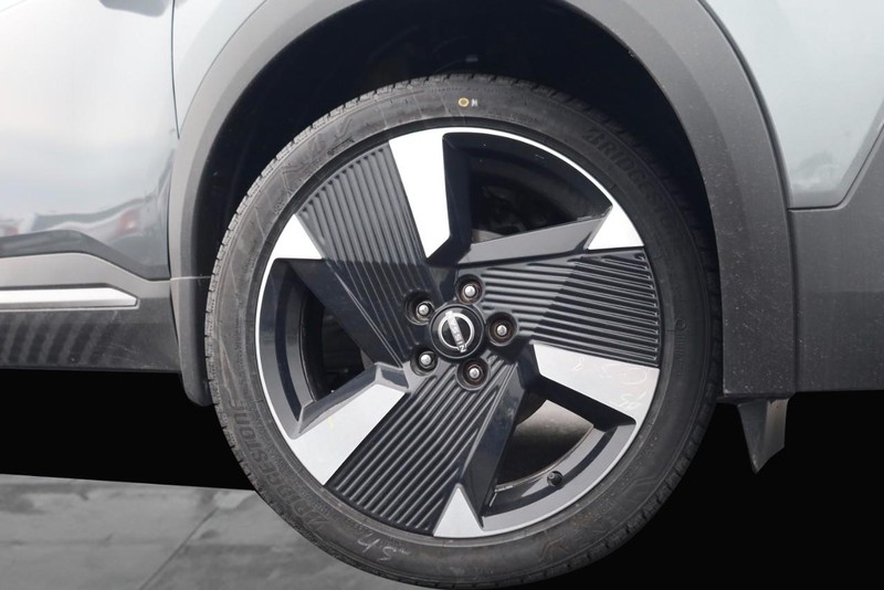 Nissan Kicks Vehicle Image 03