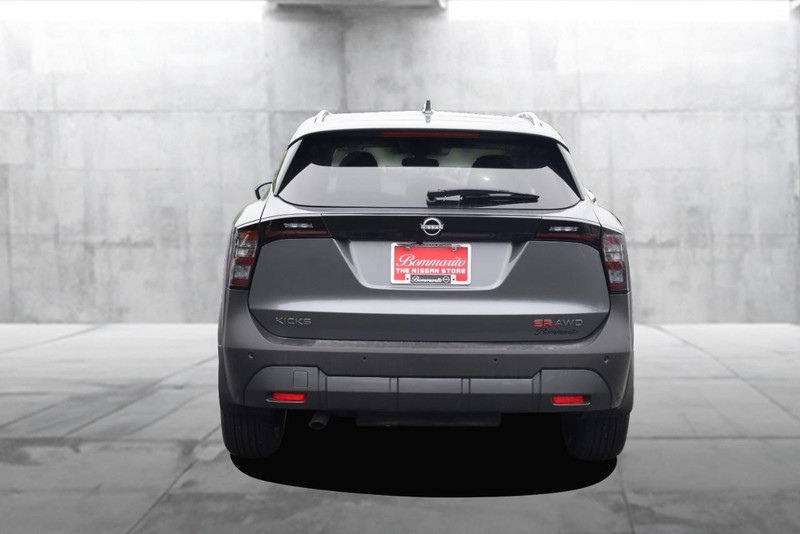 Nissan Kicks Vehicle Image 06