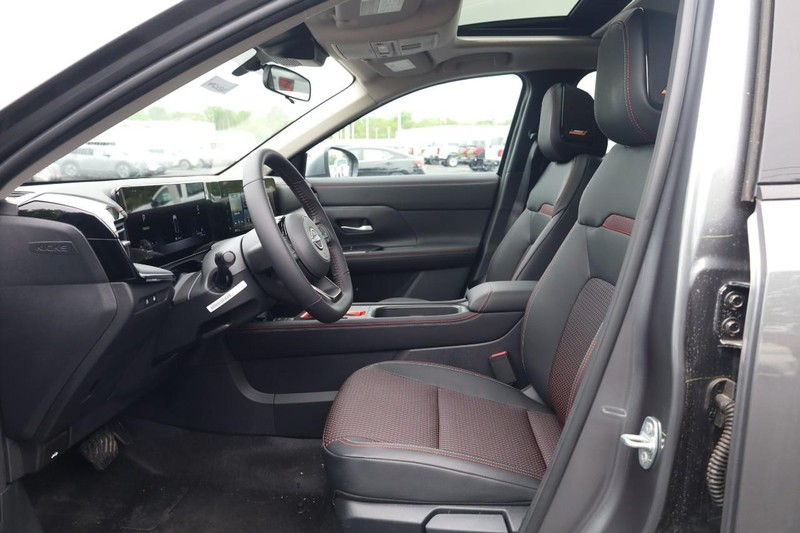 Nissan Kicks Vehicle Image 21