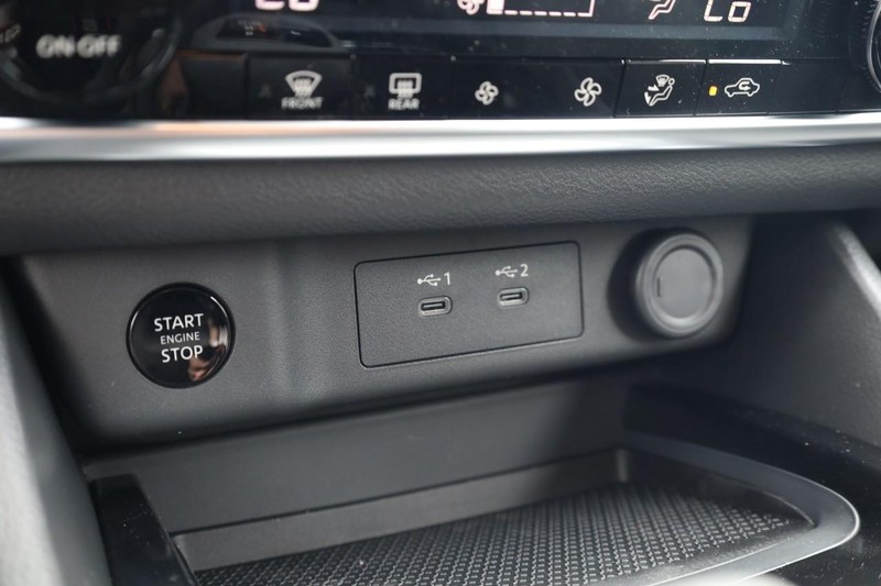 Nissan Rogue Vehicle Image 15