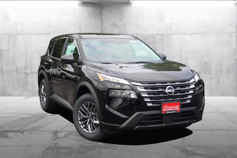 Nissan Rogue Vehicle Image 02