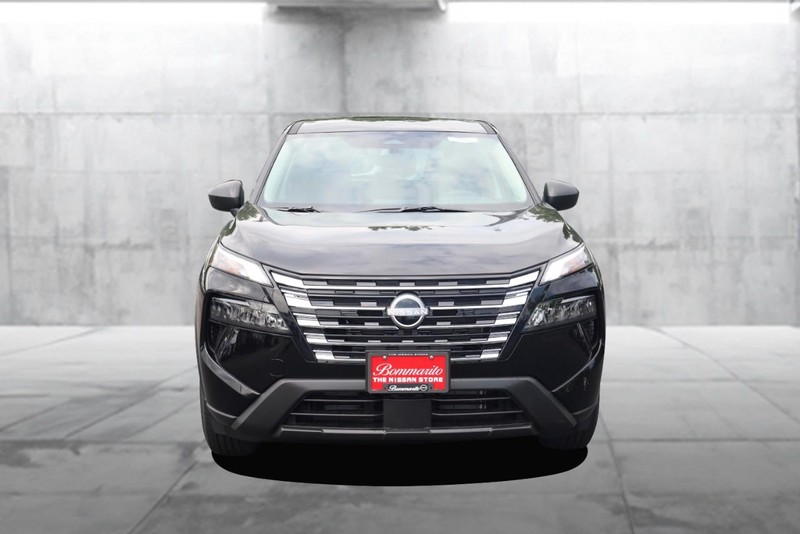 Nissan Rogue Vehicle Image 04