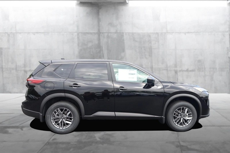Nissan Rogue Vehicle Image 05