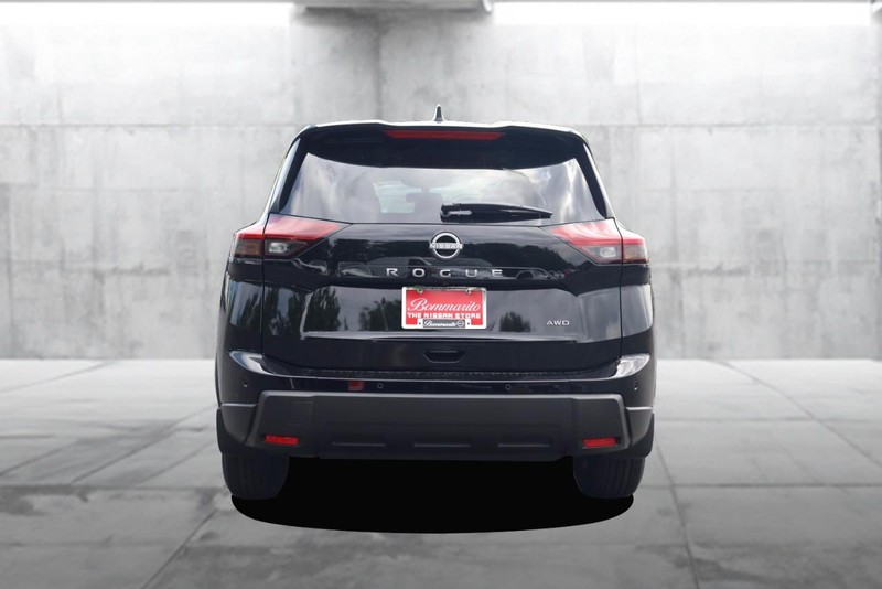 Nissan Rogue Vehicle Image 06