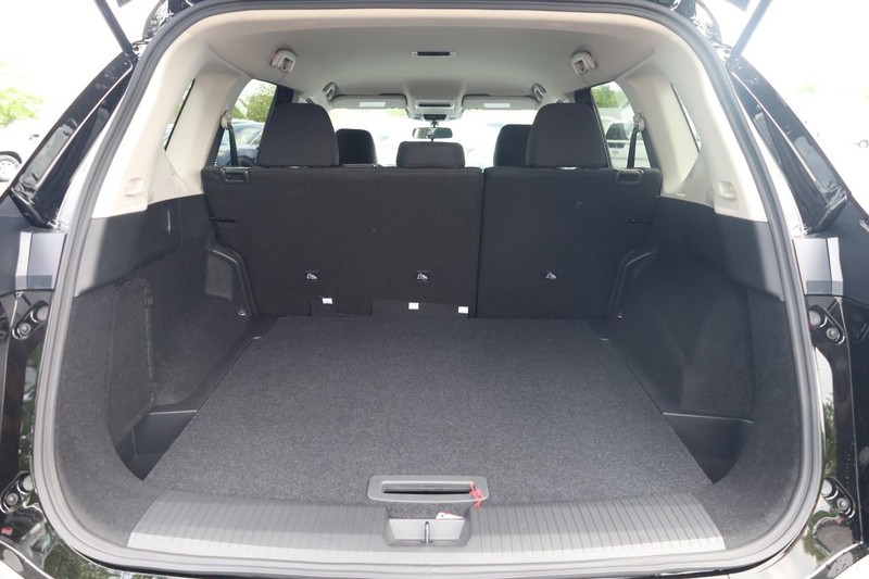 Nissan Rogue Vehicle Image 07