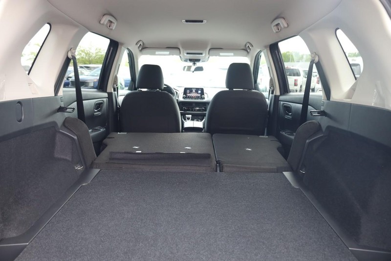 Nissan Rogue Vehicle Image 08
