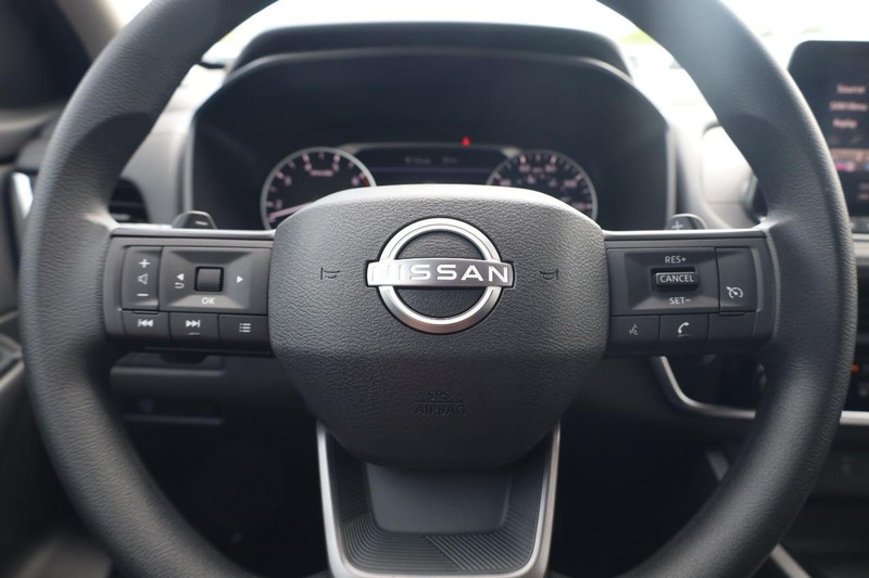 Nissan Rogue Vehicle Image 09