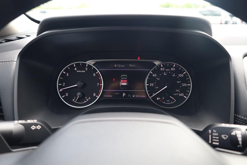 Nissan Rogue Vehicle Image 10