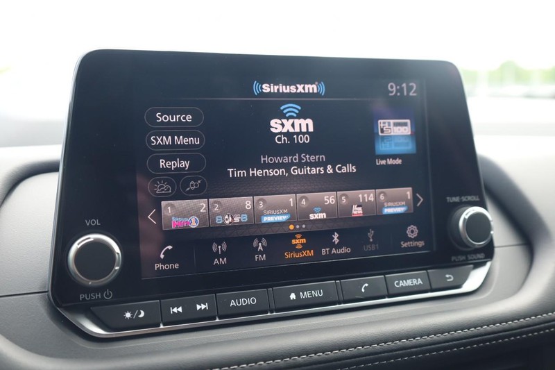 Nissan Rogue Vehicle Image 11