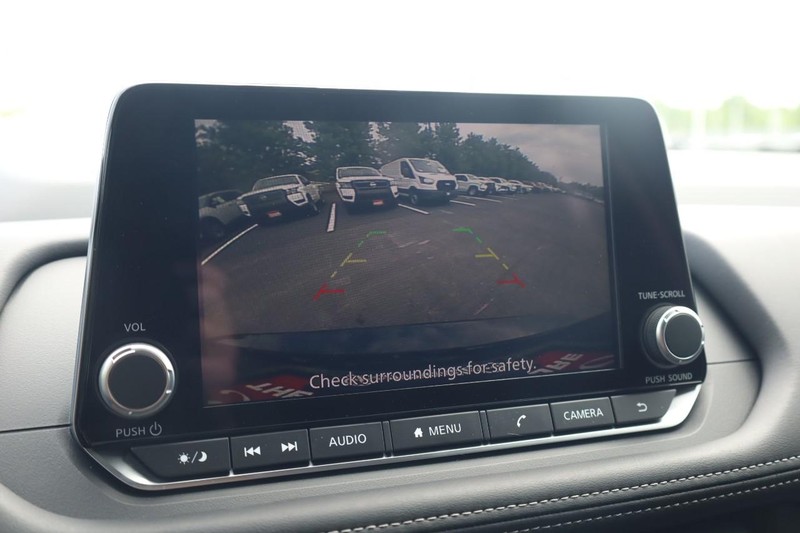 Nissan Rogue Vehicle Image 13