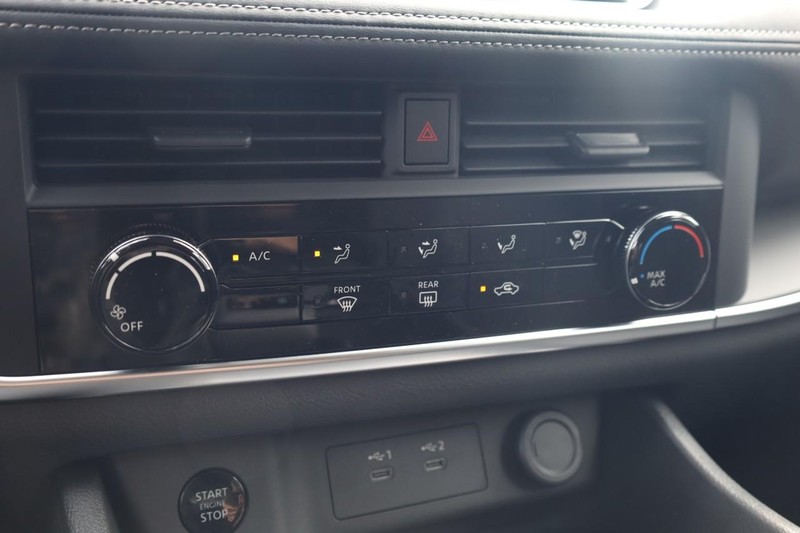 Nissan Rogue Vehicle Image 14