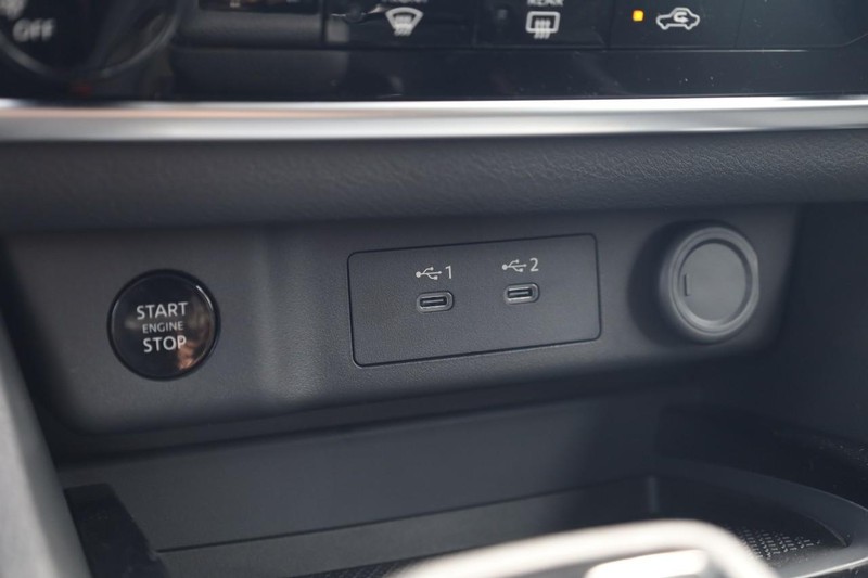 Nissan Rogue Vehicle Image 15