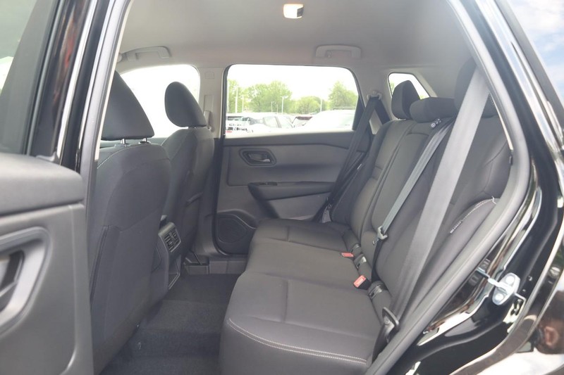 Nissan Rogue Vehicle Image 21