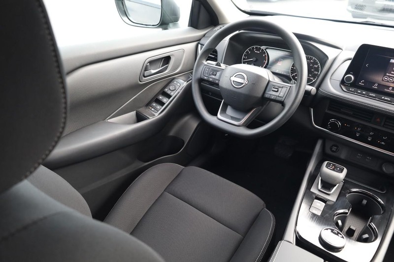 Nissan Rogue Vehicle Image 23