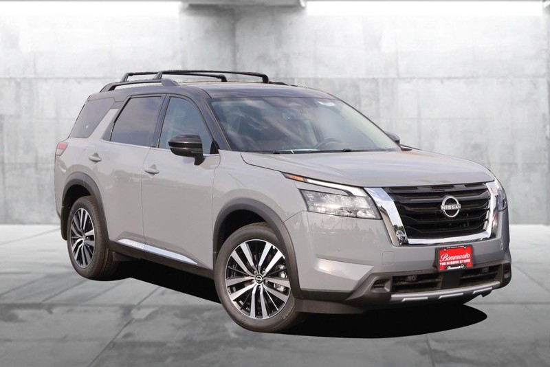 Nissan Pathfinder Vehicle Image 02