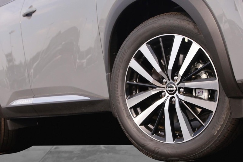 Nissan Pathfinder Vehicle Image 03