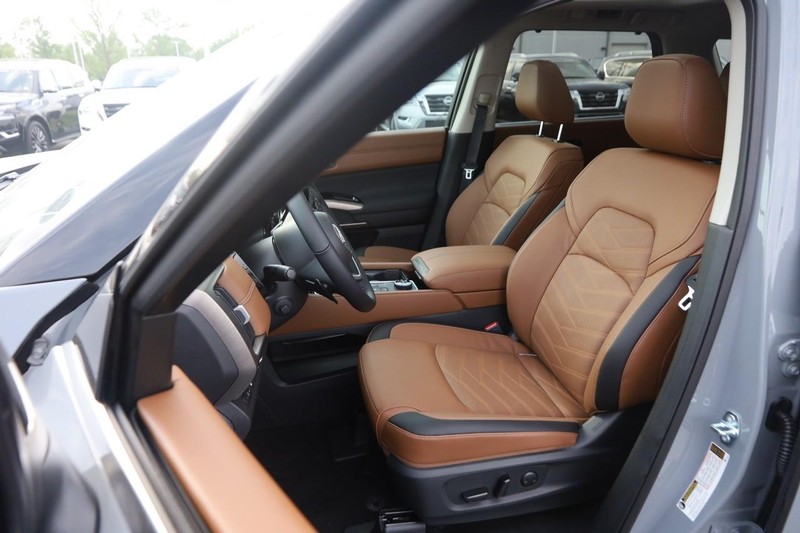 Nissan Pathfinder Vehicle Image 10