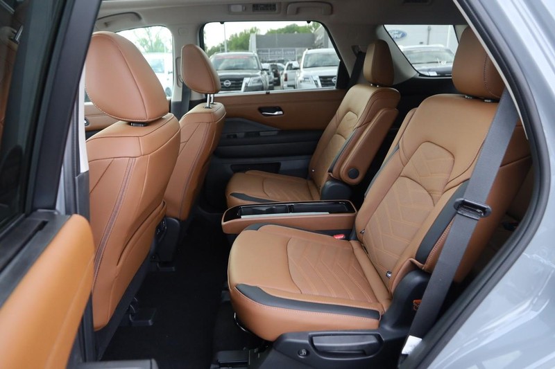 Nissan Pathfinder Vehicle Image 11