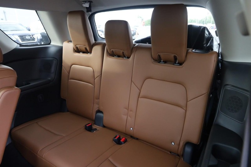 Nissan Pathfinder Vehicle Image 12