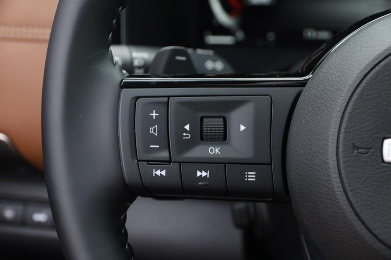 Nissan Pathfinder Vehicle Image 15