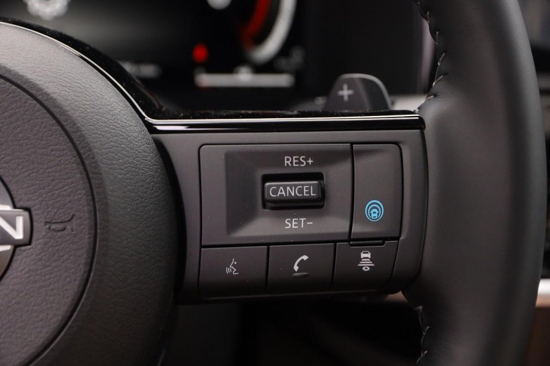 Nissan Pathfinder Vehicle Image 16