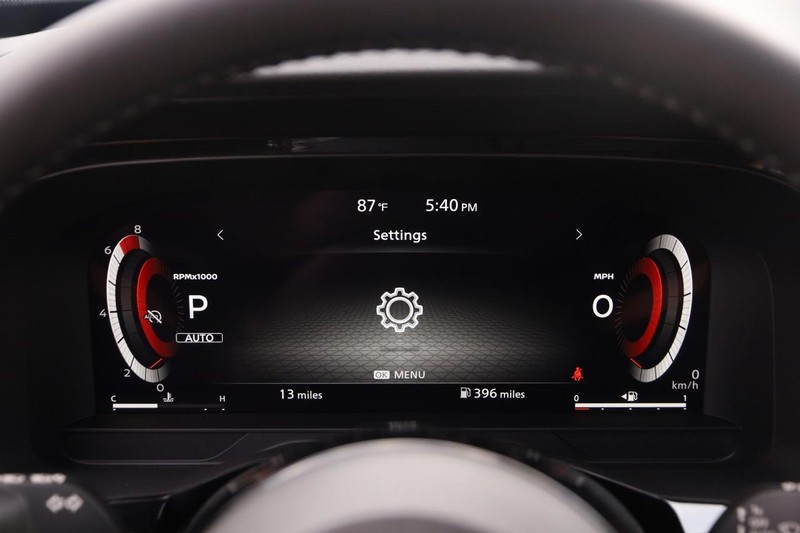 Nissan Pathfinder Vehicle Image 17