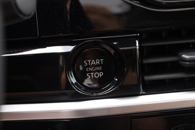 Nissan Pathfinder Vehicle Image 18
