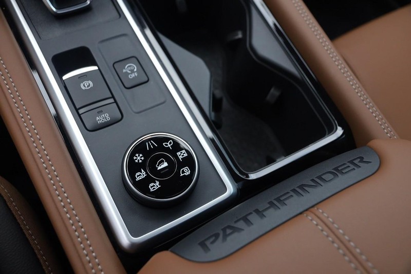 Nissan Pathfinder Vehicle Image 22