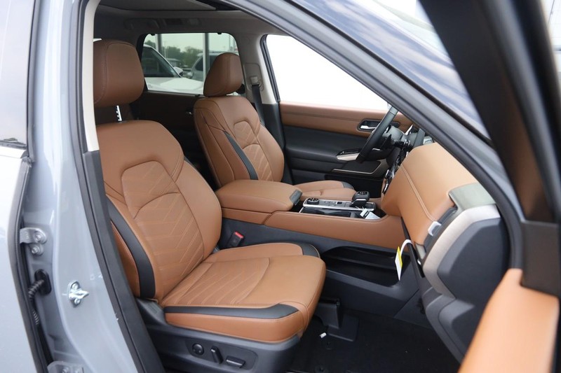 Nissan Pathfinder Vehicle Image 29