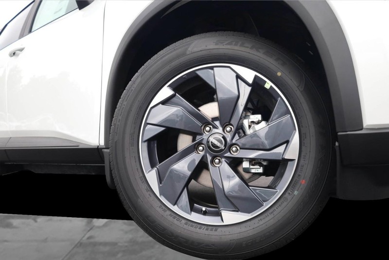Nissan Rogue Vehicle Image 03