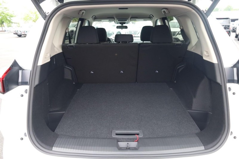 Nissan Rogue Vehicle Image 07
