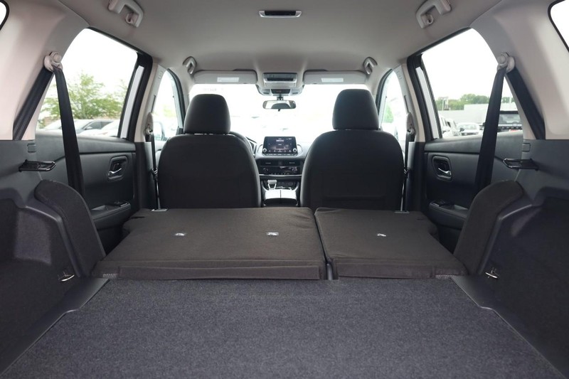 Nissan Rogue Vehicle Image 08