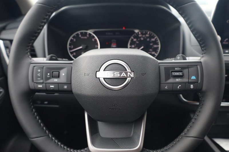 Nissan Rogue Vehicle Image 09