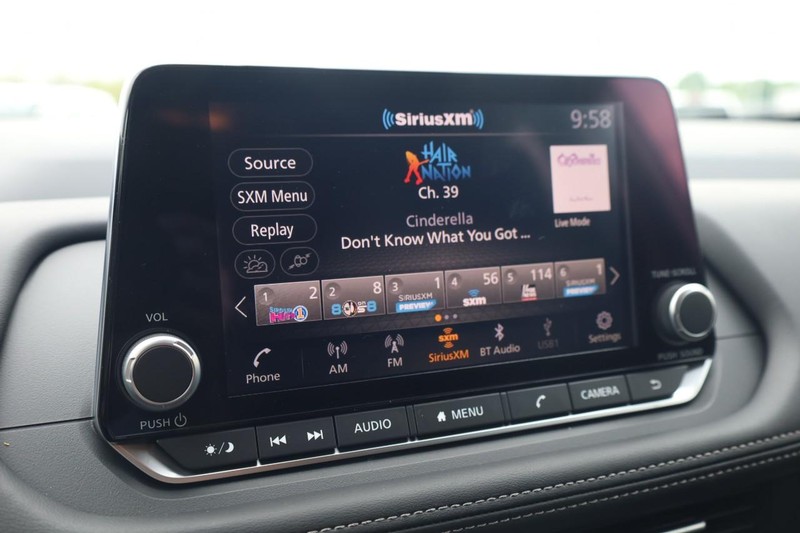 Nissan Rogue Vehicle Image 12