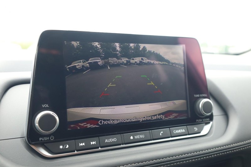 Nissan Rogue Vehicle Image 13