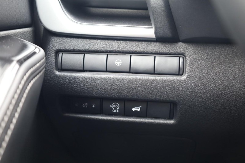 Nissan Rogue Vehicle Image 17